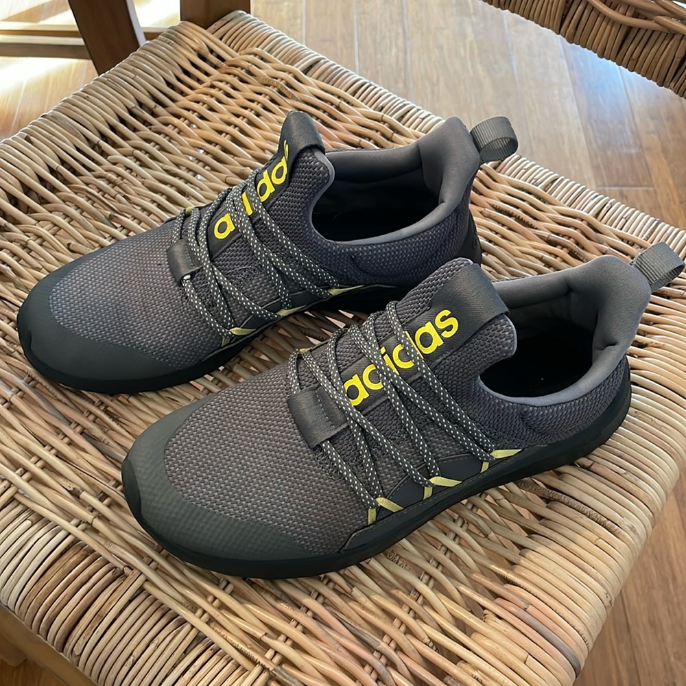 Adidas tennis shoes size youth 7